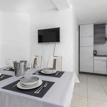 3 Bedroom Stunning In Lejlighed *