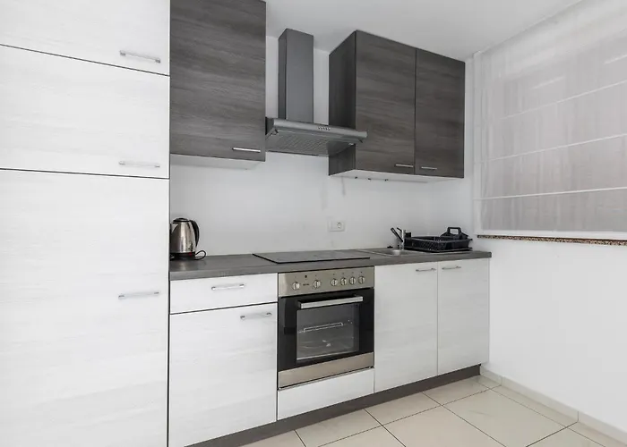 3 Bedroom Stunning In *