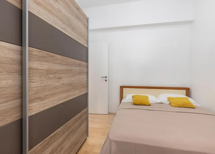 3 Bedroom Stunning In ロヴラン