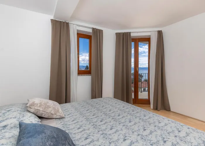 3 Bedroom Stunning In ロヴラン