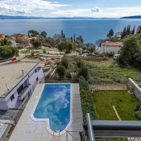 Appartement 3 Bedroom Stunning In Lovran
