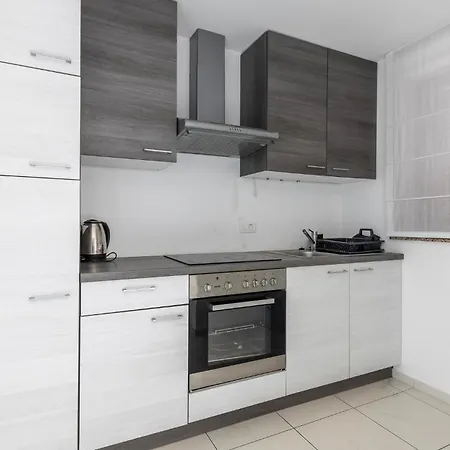 3 Bedroom Stunning In *