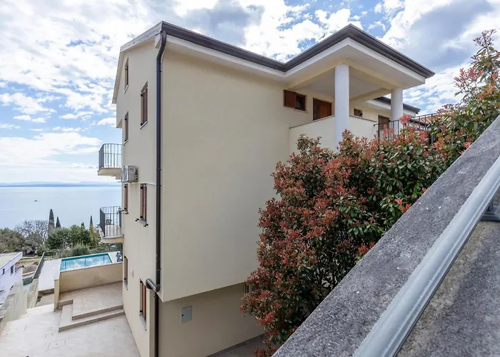 3 Bedroom Stunning In Apartman Lovran