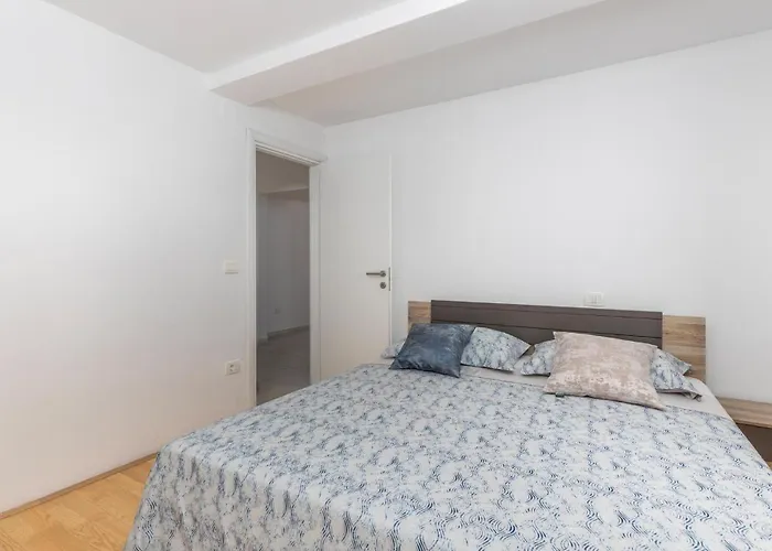 3 Bedroom Stunning In * Lovran